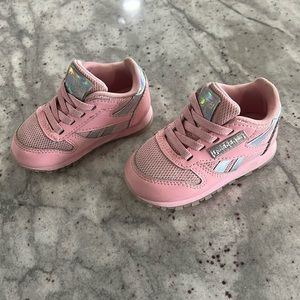 Reebok Classic size 4 toddler Shoes light pink color